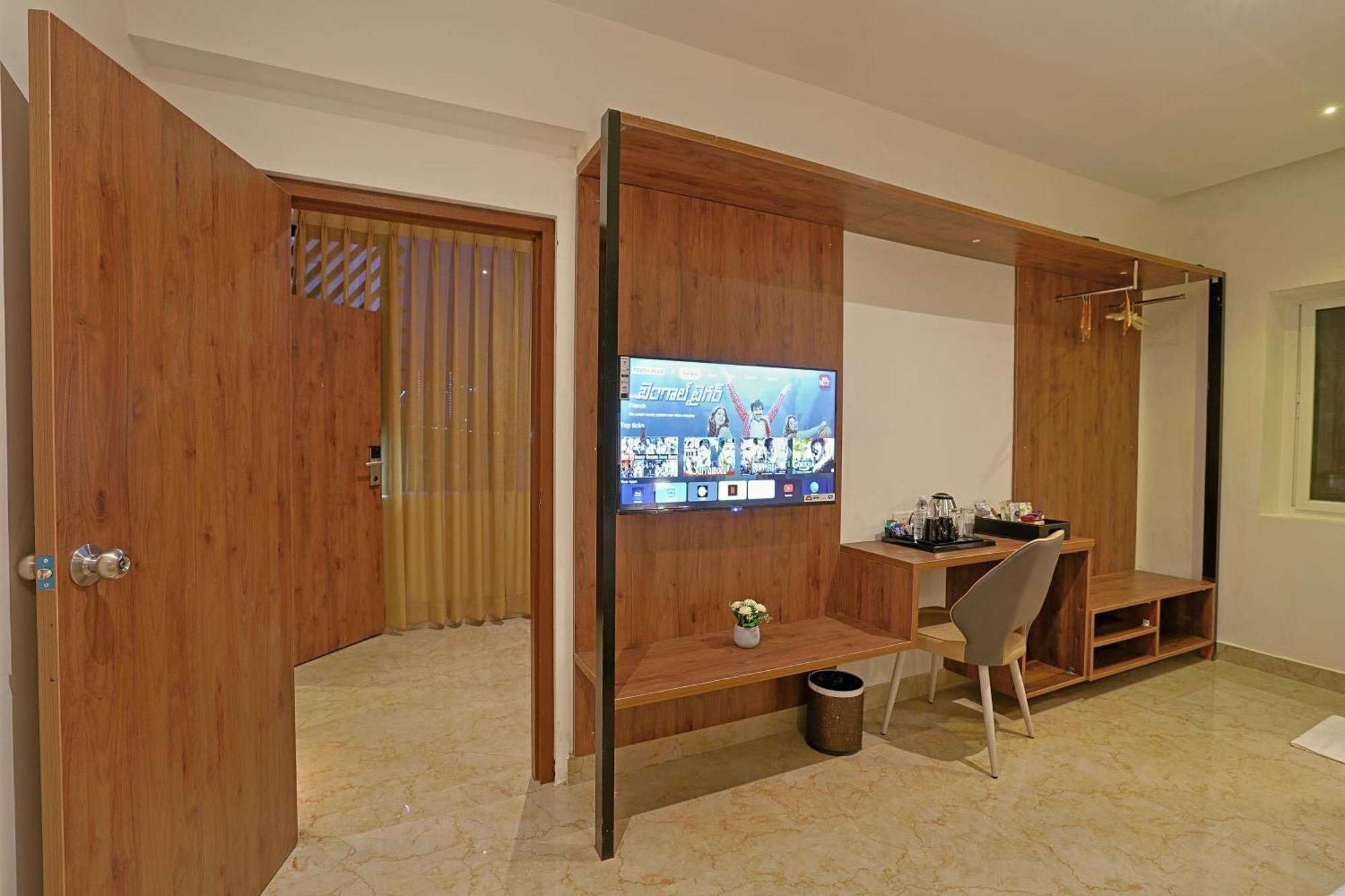 Grand Continent Hotel Gachibowli Near Us Consulate Экстерьер фото